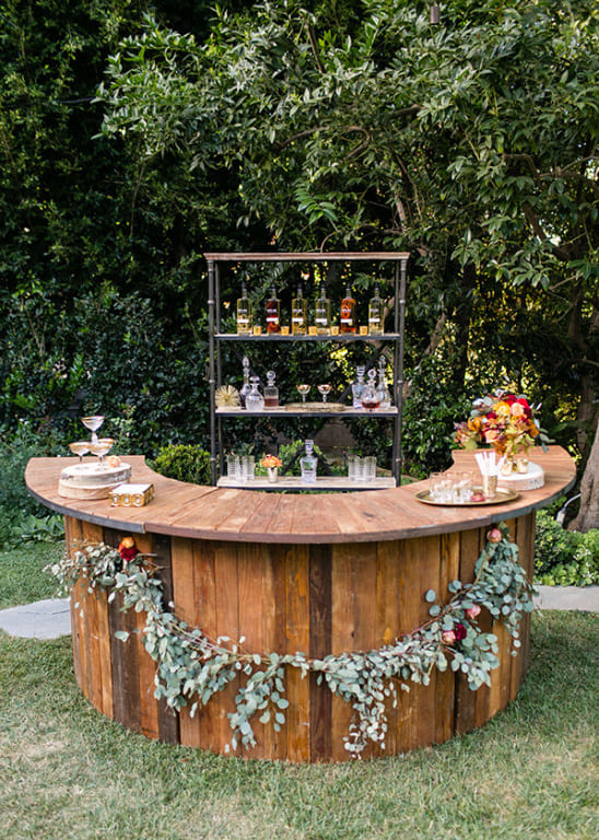 outdoor round tiki bar idea