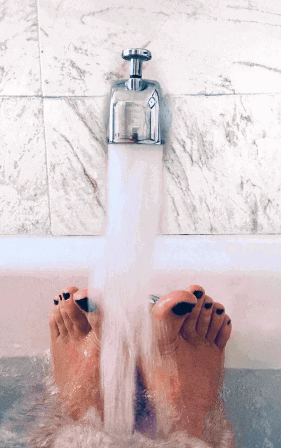 Dry brushing and what to expect! Dry Brushing 101. 6 minute dry brushing routine. The benefits of Dry Brushing.