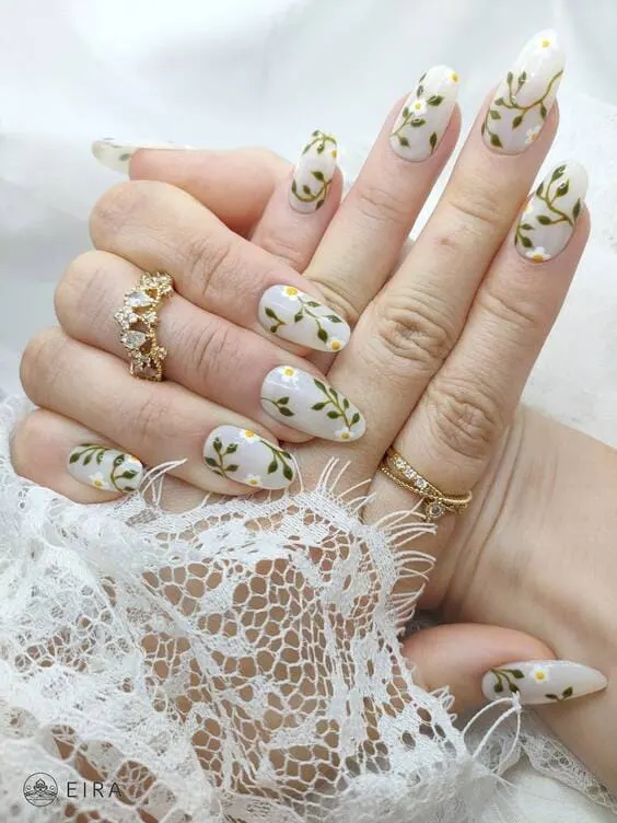 Flowers press on leaf nails