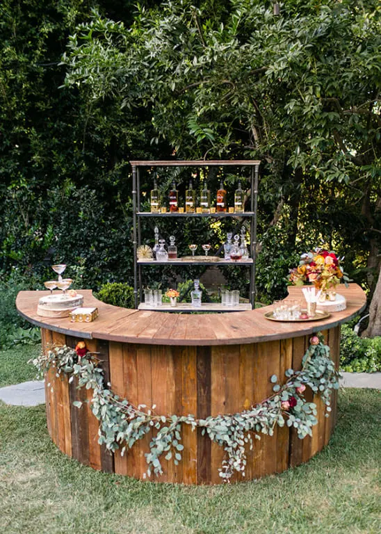 outdoor round tiki bar idea
